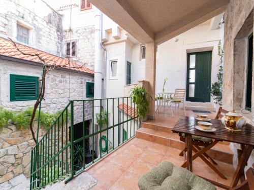 Seafront Villa with Furnished Sun Terrace, Close to the Beach - Four Bedroom Villa