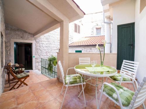 Seafront Villa with Furnished Sun Terrace, Close to the Beach - Four Bedroom Villa