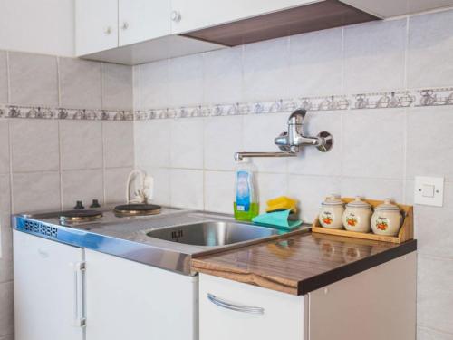 Apartments Jug - Studio Apartment with Private Garden