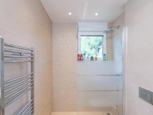 Apartment Marcus Mai - Two Bedroom Apartment with Balcony