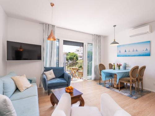 Apartment Marcus Mai - Two Bedroom Apartment with Balcony