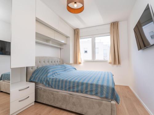 Apartment Marcus Mai - Two Bedroom Apartment with Balcony