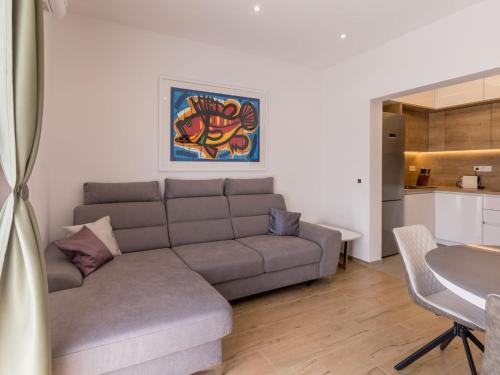 Three Bedroom Apartment with Terrace and Sea View A4