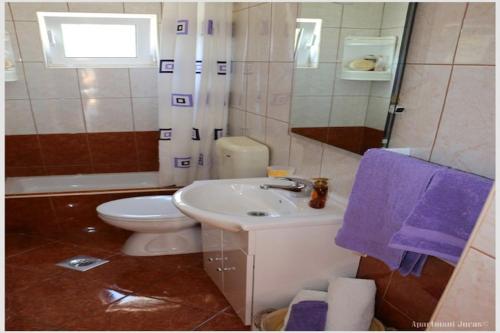 Apartments Juras - Studio Apartment with Balcony and Side Sea View Tea