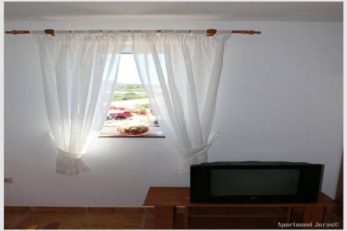 Apartments Juras - Studio Apartment with Balcony and Side Sea View Tea