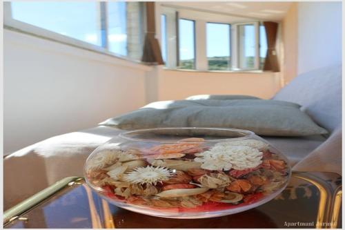 Apartments Juras - Studio Apartment with Balcony and Side Sea View Tea