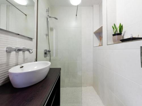 Apartments Meri & Karla - Two Bedroom Apartment with Balcony and Sea View
