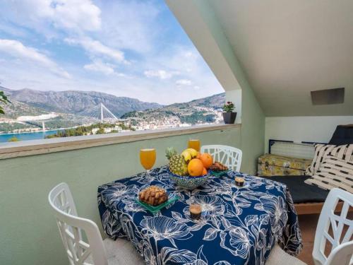 Apartments Meri & Karla - Two Bedroom Apartment with Balcony and Sea View