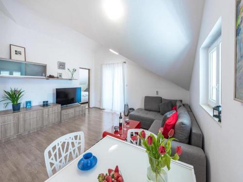 Apartments Meri & Karla - Two Bedroom Apartment with Balcony and Sea View