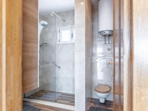 Koupelna v ubytování Apartment Merita - Two Bedroom Apartment with Balcony