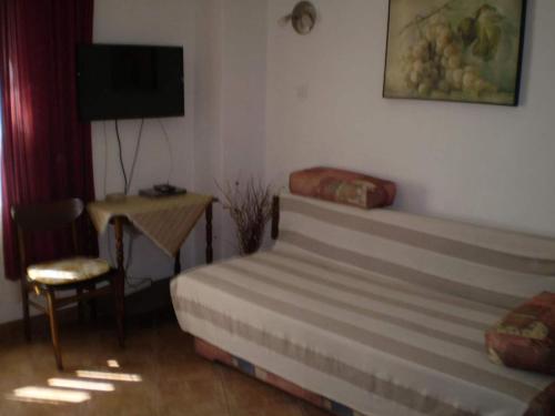 Apartments Tina - Studio Apartment with Terrace