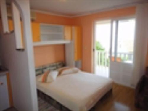 Seafront Apartments Pretner - Superior Studio Apt with Balcony and Sea View