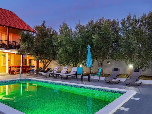 Holiday Home Villa Vesna Lux - Five Bedroom Villa with Swimming Pool