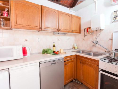 Three Bedroom Apartment with Terrace and Sea View