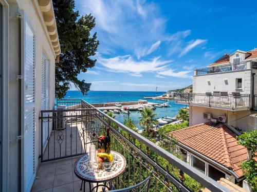 One bedroom apartment with balcony
