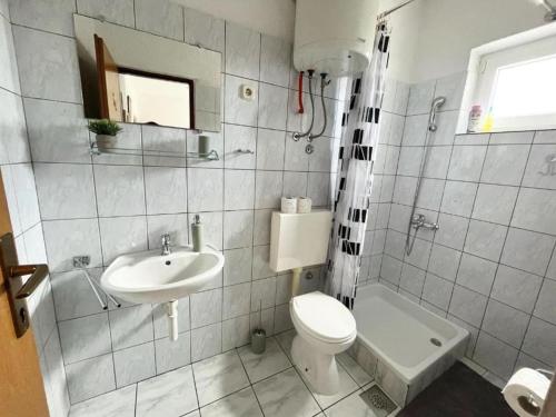One Bedroom Apartment with Balcony 3