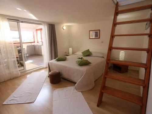Okrug Gornji Luxurious Escape Villa with Pool - Five Bedroom Villa with Pool