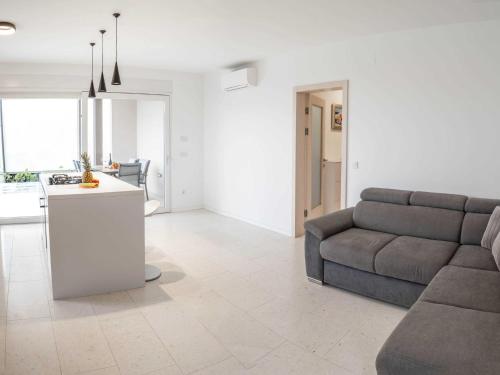 Three Bedroom Apartment with Sea View and Balcony