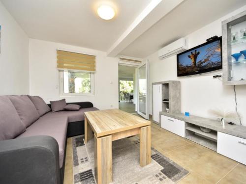 Apartments Robi & Kristina - Two Bedroom Apartment with Terrace A2