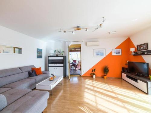 Four Bedroom Holiday Home with Pool