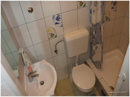 Apartments Juras - Two Bedroom Apartment with Terrace and sea view Antonio