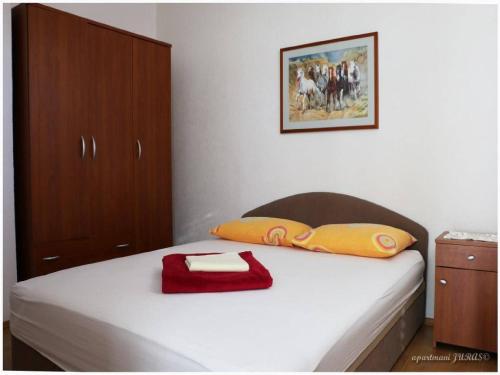 Apartments Juras - Two Bedroom Apartment with Terrace and sea view Antonio