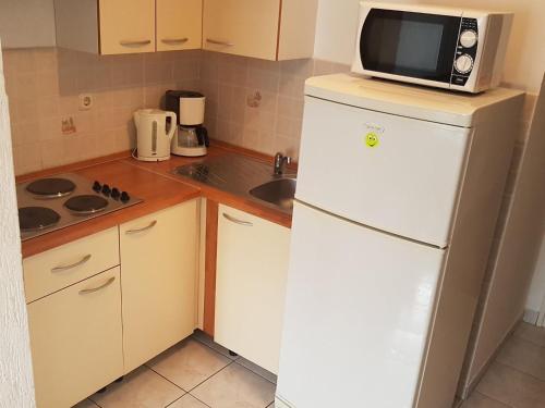 Apartments Danijela & Vlado - One Bedroom Apartment with Balcony and Garden View