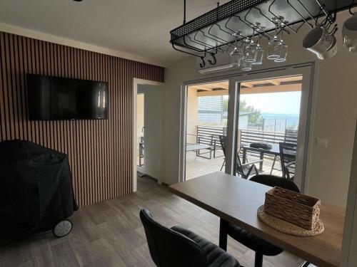 Two Bedroom Mobile Home with Terrace and Sea View