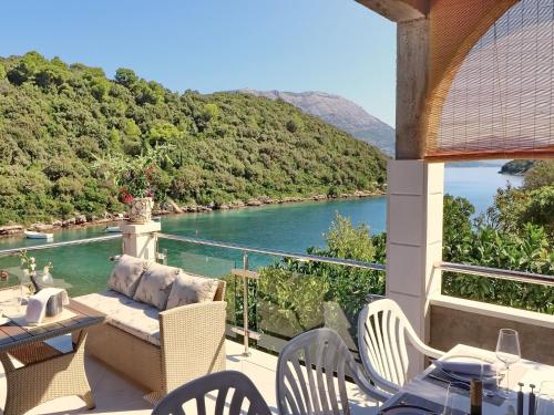Apartments Villa Cebalo Kor ula - Superior Three Bedroom Apartment with Terrace and Sea View MARKO