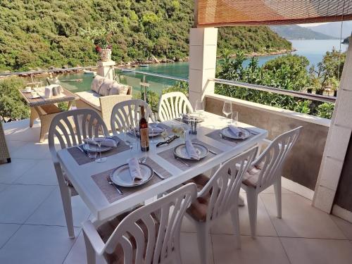 Apartments Villa Cebalo Kor ula - Superior Three Bedroom Apartment with Terrace and Sea View MARKO