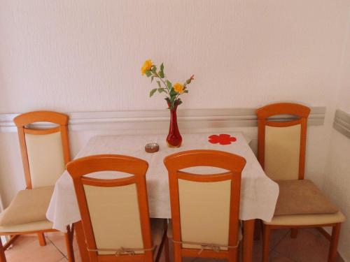 Two Bedroom Apartment with Balcony and Sea View