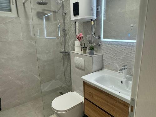 Apartment & Rooms Papa - Two Bedroom Apartment with Balcony and Partial Sea View