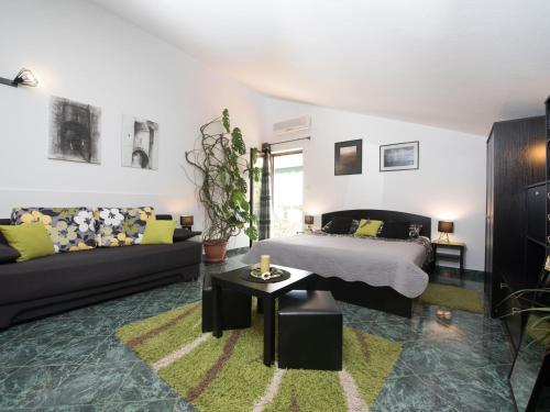 Stylish Lovran Sea View Apartments - Studio Apartment with Balcony and Sea View