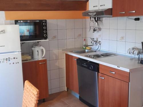 Apartments Lavanda & More - Three Bedroom Apartment with Shared Terrace