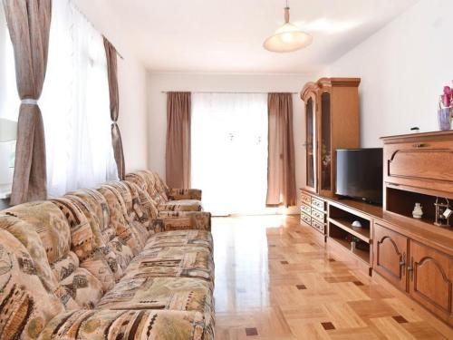 Imagem da galeria de Five Bedroom Holiday Home em Trilj