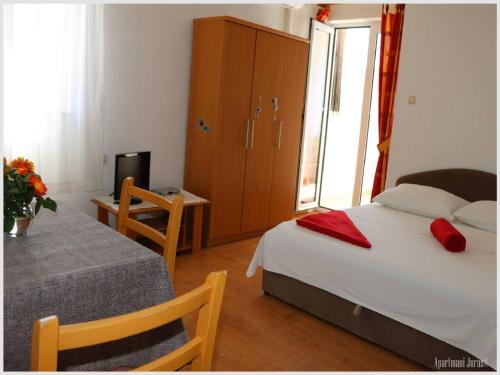 Apartments Juras - Studio Apartment with Loggia Ana