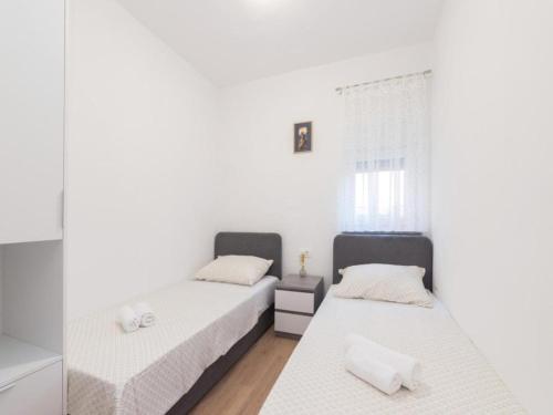 Mihael Holiday House - Three Bedroom Holiday Home with jacuzzi