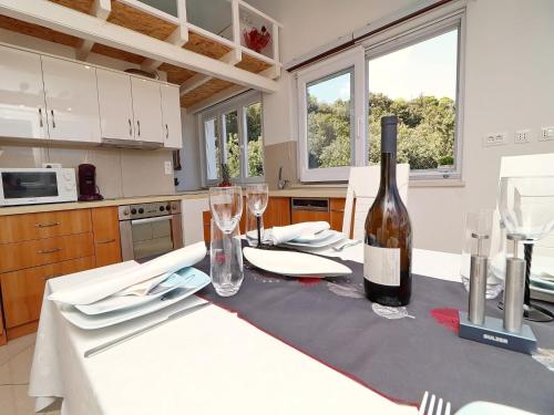 Apartments Villa Cebalo Kor ula - Comfort One Bedroom Apartment with Terrace and Sea View MARA