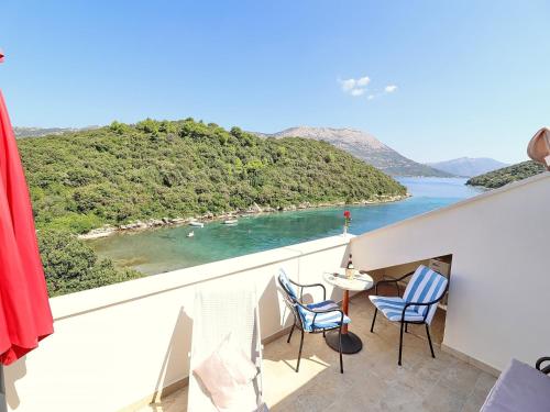 Apartments Villa Cebalo Kor ula - Comfort One Bedroom Apartment with Terrace and Sea View MARA