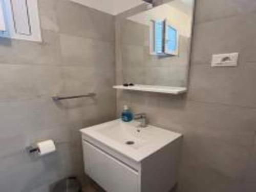 Koupelna v ubytování Apartments Bleu - One Bedroom Apartment with Balcony and See View 1