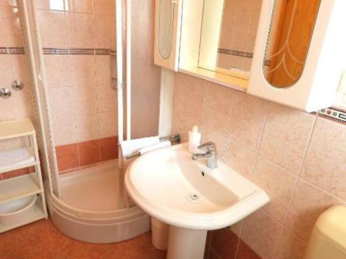 Apartments Trogrli - Two-Bedroom Apartment with Balcony and Sea View