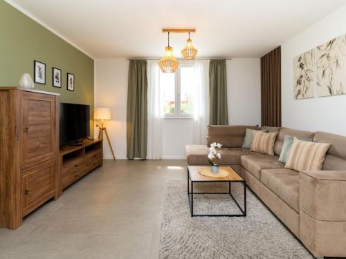 Holiday Home Milevoj - Three Bedroom Holiday Home