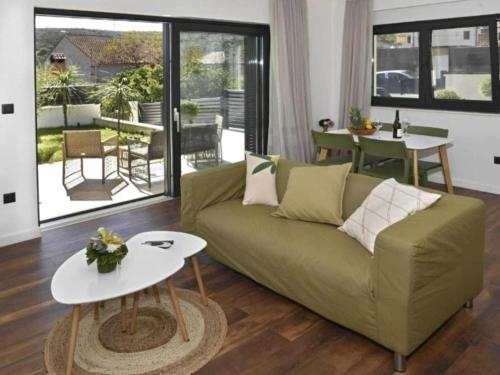 Luxury Slatine Apartments with Terrace and Garden - Two Bedroom Apartment with Terrace