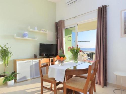 Apartments Ro i - Classic Two Bedroom Apartment with Balcony and Sea View