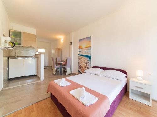 Tranquil and Stylish Apartment Kastel Novi - Studio Apartment with Garden