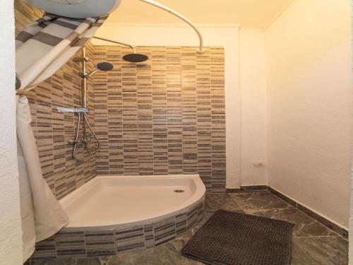 Tranquil and Stylish Apartment Kastel Novi - Studio Apartment with Garden