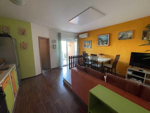 Classic and Modern Umag Apartment with Terrace and BBQ - Two Bedroom Apartment with Terrace