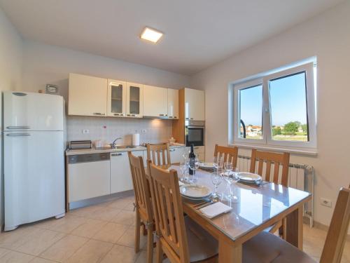 Φωτογραφία από το άλμπουμ του Idyllic Getaway Lovrec Villa with Pool - Five Bedroom Villa with Pool σε Lovreć