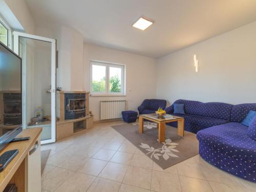 Φωτογραφία από το άλμπουμ του Idyllic Getaway Lovrec Villa with Pool - Five Bedroom Villa with Pool σε Lovreć