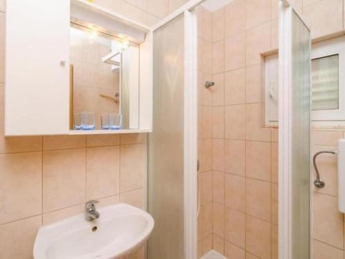 Ένα μπάνιο στο Guest House Sobra 38 - Studio with Balcony and Sea View